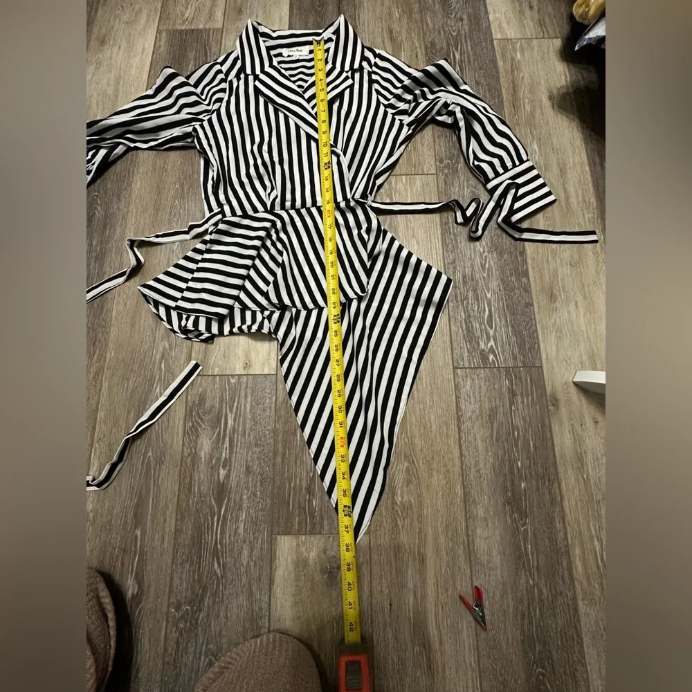 🛍️ Leo & Viola black and white striped unique wrap shirt excellent condition. - Picture 8 of 10